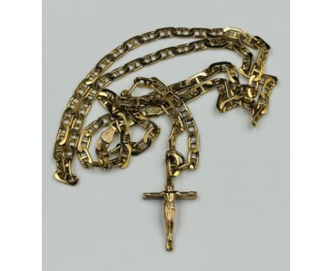 A 9ct yellow gold cross on Mariner chain, with an approximate weight of 16g and drop of 30cm.