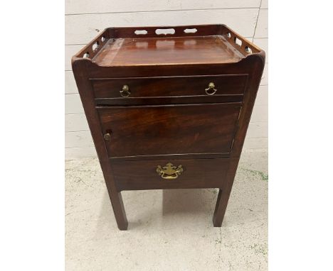 Georgian mahogany tray- top commode bedside cabinet  (H82cm W51cm D45cm)