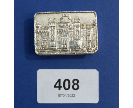 A silver snuff box embossed castle, Birmingham 1981, Maker S J Rose, 32g, 3.7cm wide 