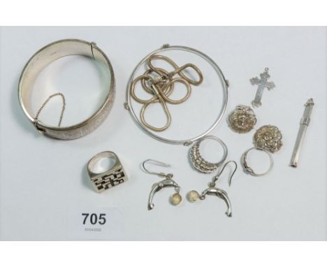 A box of silver jewellery including locket, bangle total weight 99g 