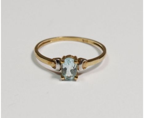 A 9 carat gold ring set aquamarine, size O to P, 1g 