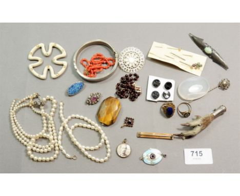 A box of antique and vintage costume jewellery 