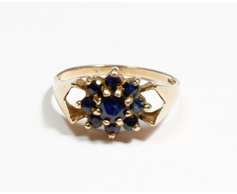 A 9 carat gold sapphire cluster ring, size N to O, 2.1g 