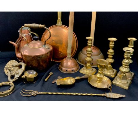 Copper and brass - Evans &amp; Matthews brass car lamp, 12cm long, copper pan, kettle, brass lion mask door knocker, 22cm hig