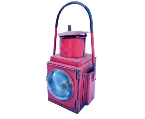 BR(W) red painted Loco Headlamp complete with reservoir and burner and also the red slide in /out glass. A fine example.
