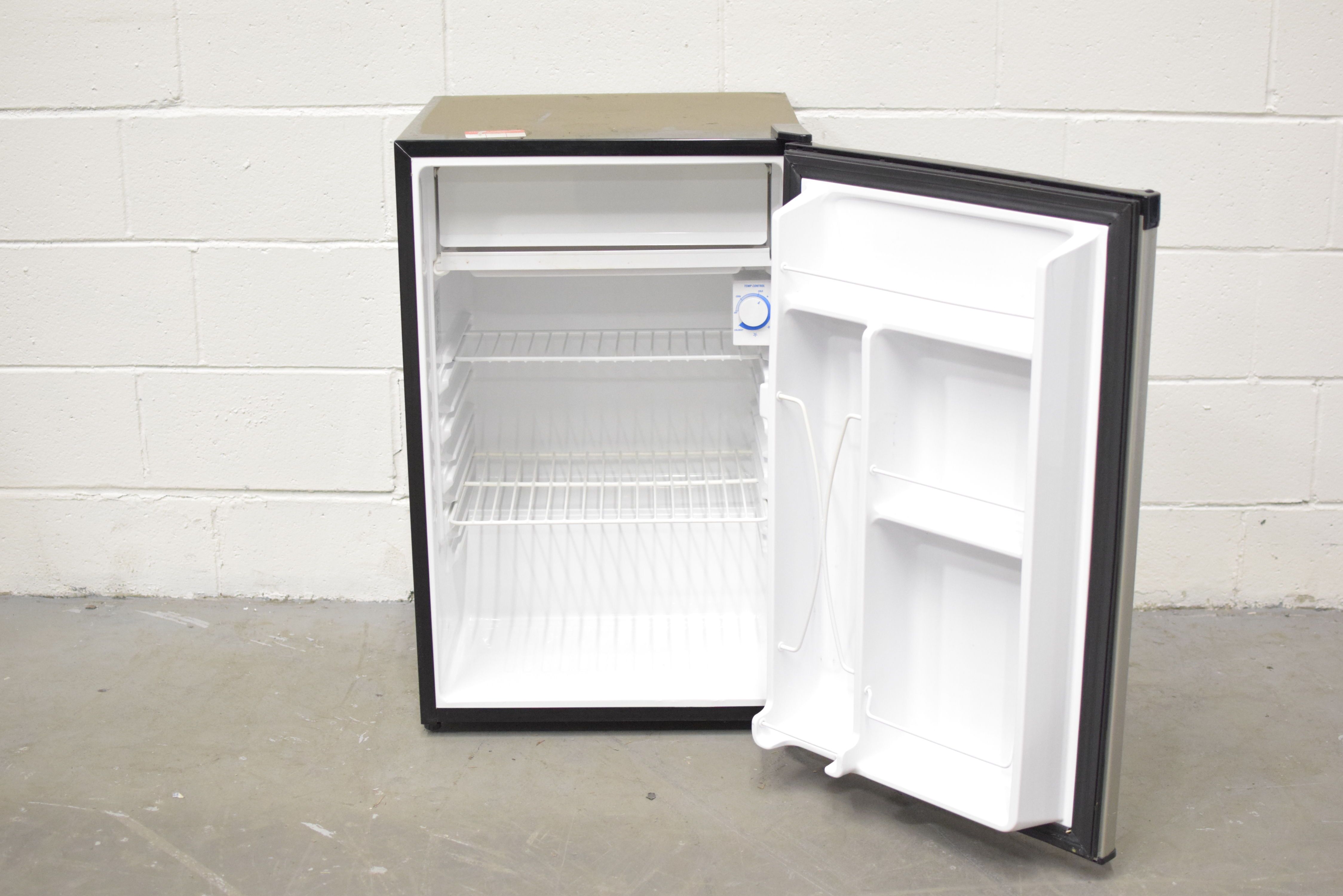 GE Under Counter Refrigerator, SSLLC 213075 Note This Lot is Located