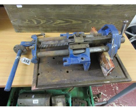 Bench vice