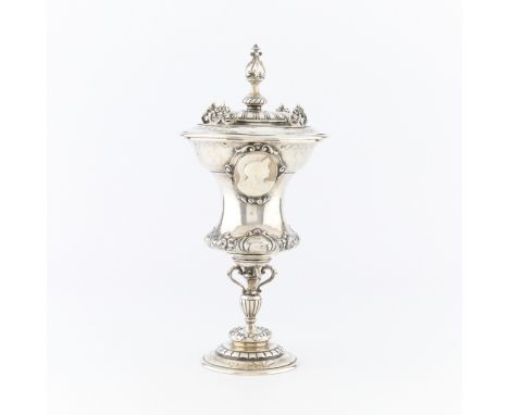 800 silver trophy cup engraved "VI Section Jubilaums-Pferde-Ausstellung Wien 1898 Gespendet Von Julius von Kwizda Korneuburg"