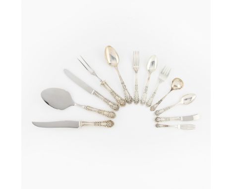 Set of 102 pieces of Sterling Reed &amp; Barton French Renaissance pattern silverware with monogram B. Comprised of 12 knives