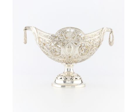 Hanau silver basket or jardiniere. Of pierced design with substantial eagle and link handles. Un-engraved cartouches in the c