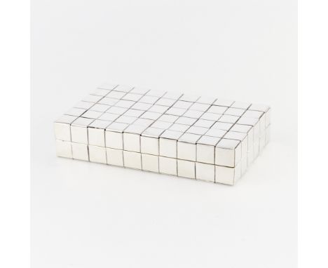 Tiffany &amp; Co. sterling silver lidded box of lattice woven silver. The interior divided into two compartments with green v