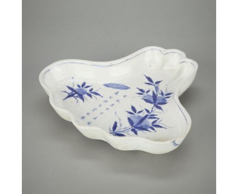 Chinese blue and white lotus form ceramic platter or bowl depicting floral motifs, 19th-20th century. With three tripod feet 