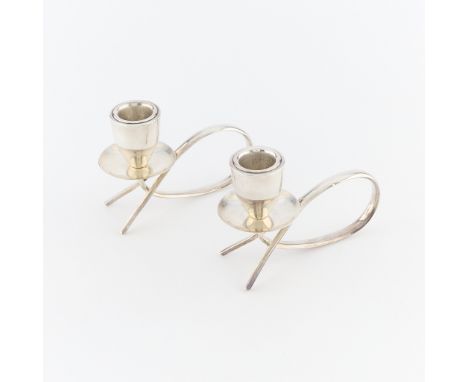 Fabian, Mexican. Pair of sterling silver candlestick holders of mid century design, ca. 1950. Marked along the interior of th