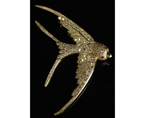 Charming Round Cut Diamond and 14 Karat Yellow Gold Bird Pin with Ruby Eyes. Diamonds G-H Color, VS Clarity. Unsigned. Very G