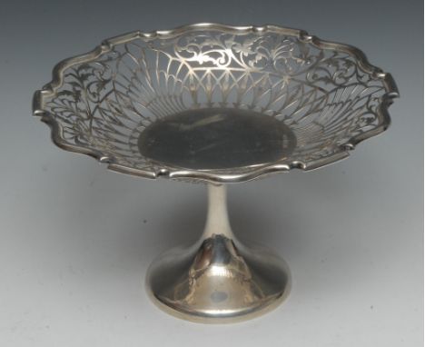An Edwardian pedestal comport, the shaped circular bowl pierced with scrolling foliage, 24.5cm diam, R F Mosley &amp; Co, She