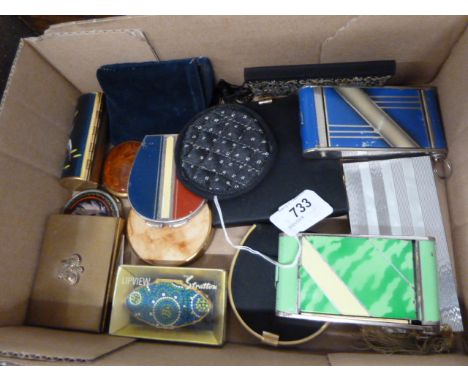 BOX VINTAGE POWDER COMPACTS INCL 2 CAMERA TYPES