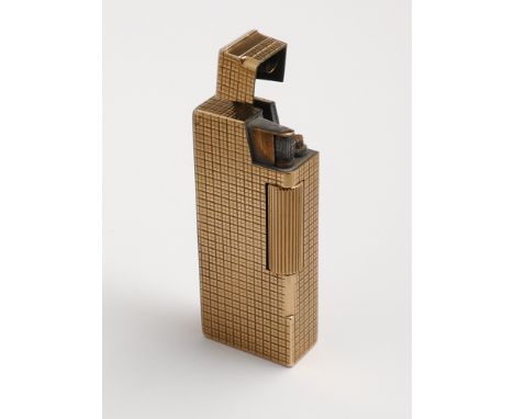 Hallmarked 9ct gold checkerboard pattern lighter, 6 cms long, makers marks ADB