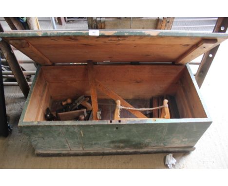 A tool trunk and contents 