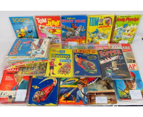 Annuals - A group of vintage TV related and children's annuals. Lot includes The Man From Uncle 1966; Lion 1954; TV Century 2