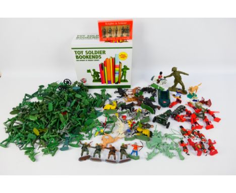 Britains - Britains Deetail - Lone Star - Herald - Others - An unboxed group of plastic soldiers in various sizes, together w