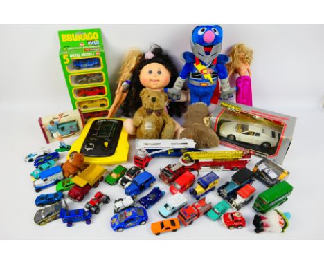 Matchbox - Bburago - Mattel - Barbie - A group of toys including diecast vehicles, a Barbie doll, 2 x teddies, a Gakken Puck 