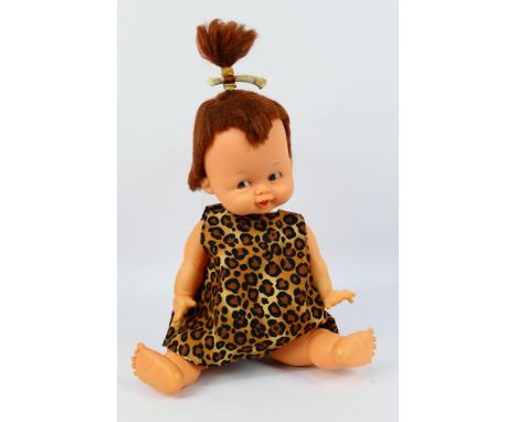 Rosebud - The Flintstones - A rare vintage Pebbles doll from The Flintstones made in England by Rosebud. It measures 39 cm ta