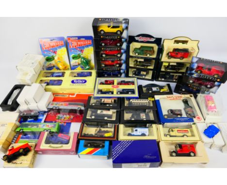 Matchbox - Corgi - Lledo - Others - A mixed collection of boxed / carded diecast model vehicles in various scales. Lot includ