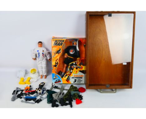 Hasbro - Action Man - An 1997 Action Man Roller Extreme (89509). Item is loose in its original box and comes with accessories
