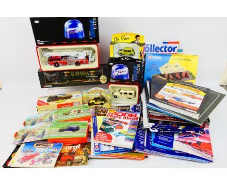 Corgi - Others - A small collection of boxed diecast model vehicles in various scales, accompanied with a large quantity of C