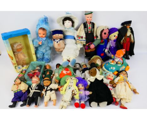 Mattel - Peggy Nisbet - Others - A group of mainly unboxed dolls and figures made from a variety of materials, in a range of 
