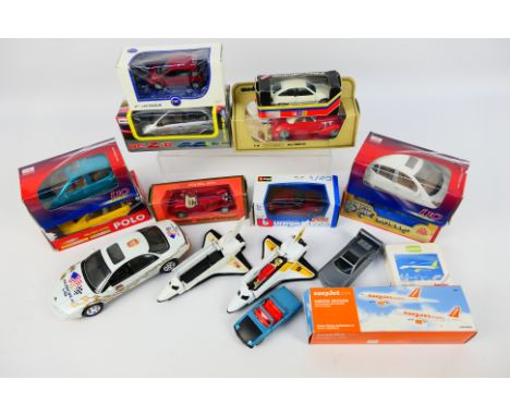 Dinky - Corgi - Burago - Others - A collection of model vehicles in varying scales to includes a limited edition 1997 Oldsmob