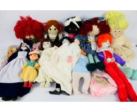 Zapf Creations - Others - A collection of soft dolls, porcelain headed and collector dolls in a variety of sizes and construc