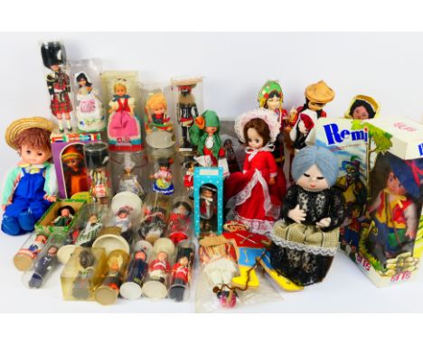 Effe - Others - A boxed Remi boy doll from the Franco Belgian TV series 'Sans Famille' together with a large group of unboxed