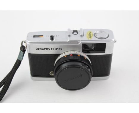 Olympus Trip 35 w/ D. Zuiko 40mm F/2.8 Lens  Good Condition &amp; WORKING Aperture blades are responsive Internal light meter