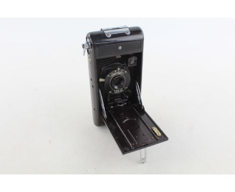 Soho Cadet VINTAGE CAMERA Circa 1930s  This camera is WORKING and in a vintage condition Bakelite is intact and not chipped B