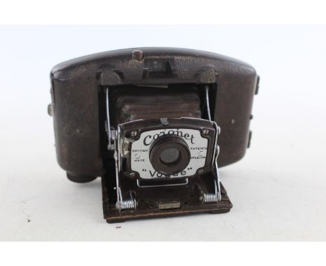 Coronet Vogue Circa 1930s With Case   This camera is WORKING and in a vintage condition Bakelite is intact and not chipped Be