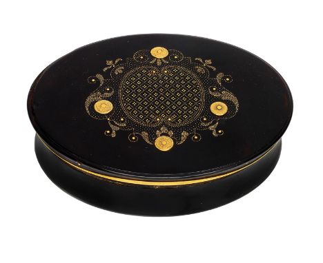 λ An early 18th century Italian tortoiseshell and gilt metal oval snuff box, the lid decorated with a piqué work and applied 