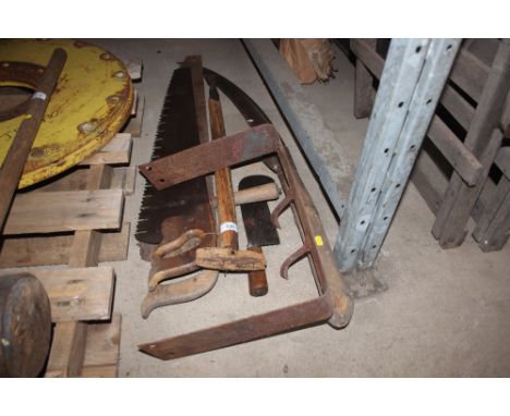 A quantity of various vintage tools