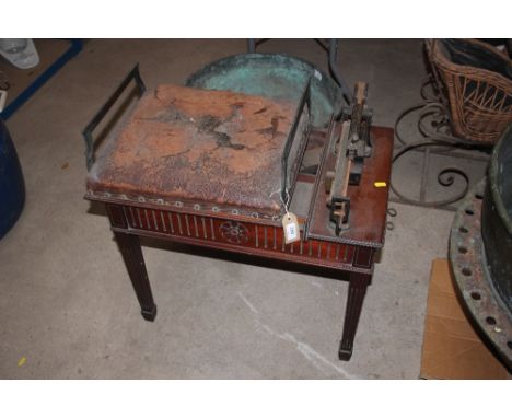 A set of Edwardian mahogany jockey scales by W&amp;T Avery, 69cm wide 