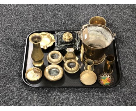 A tray of metal ware, swing handled brass bucket, tankard, ammunition shell, ashtrays, marble inkwell etc 