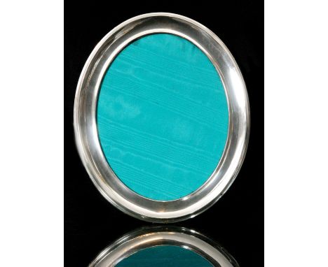 A George V hallmarked silver oval photograph frame, plain mount to a wooden easel back mount, height 29cm, Birmingham 1918, E
