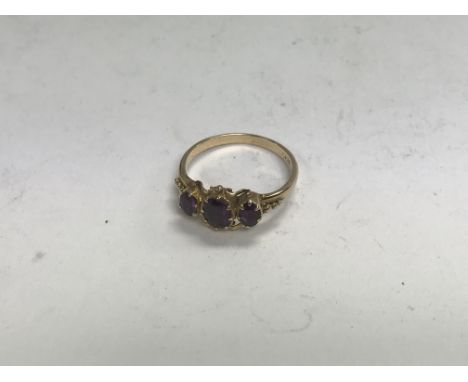 A 9ct gold garnet set ring. Approx 3.21 grams, size R.