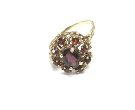 A 9ct gold garnet ring. Size R and 3.70g Postage A