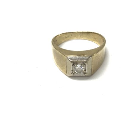 A 9ct gold diamond set gents signet ring. Approx 0.20ct and 5.5g. Size Q 1/2