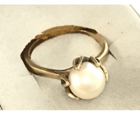 A Pearl 9ct gold ring, size M. 3.1g Postage category A