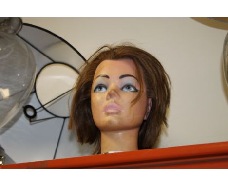 A VINTAGE FEMALE DISPLAY MANNEQUIN HEAD