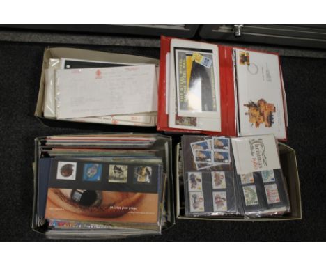 A LARGE COLLECTION OF FIRST DAY COVERS 