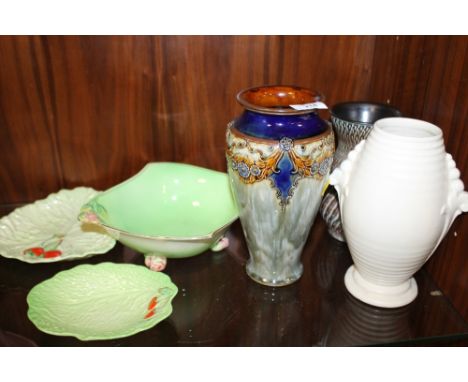 A LARGE DOULTON LAMBETH VASE A/F TOGETHER WITH A SELECTION OF VASES AND DISHES TO INCLUDE CARLTONWARE (6)