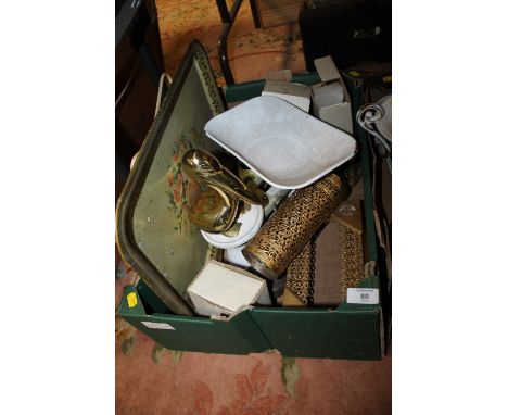 A TRAY OF METALWARE ETC. TO INCLUDE A BRASS PELICAN, VINTAGE SCALES AND WEIGHTS ETC.  