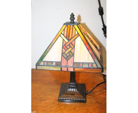 AN ART DECO TIFFANY STYLE TABLE LAMP 